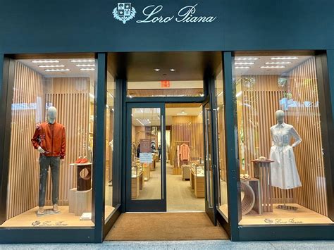 loro piana stores.